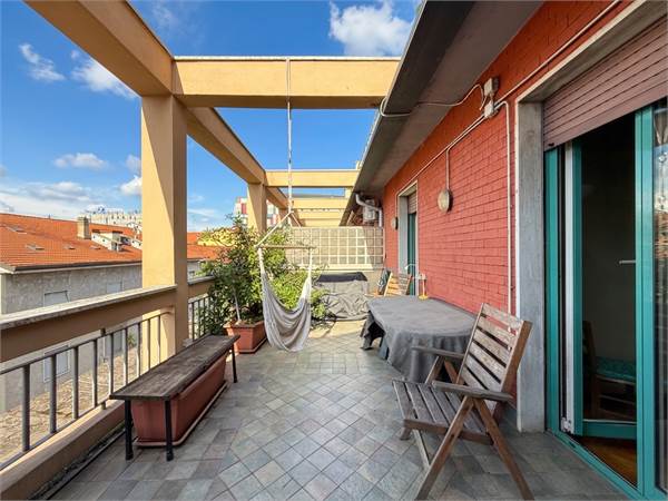 AMPIO APPARTAMENTO DI 125 MQ CON TERRAZZO E BOX – FRAZIONABILE!